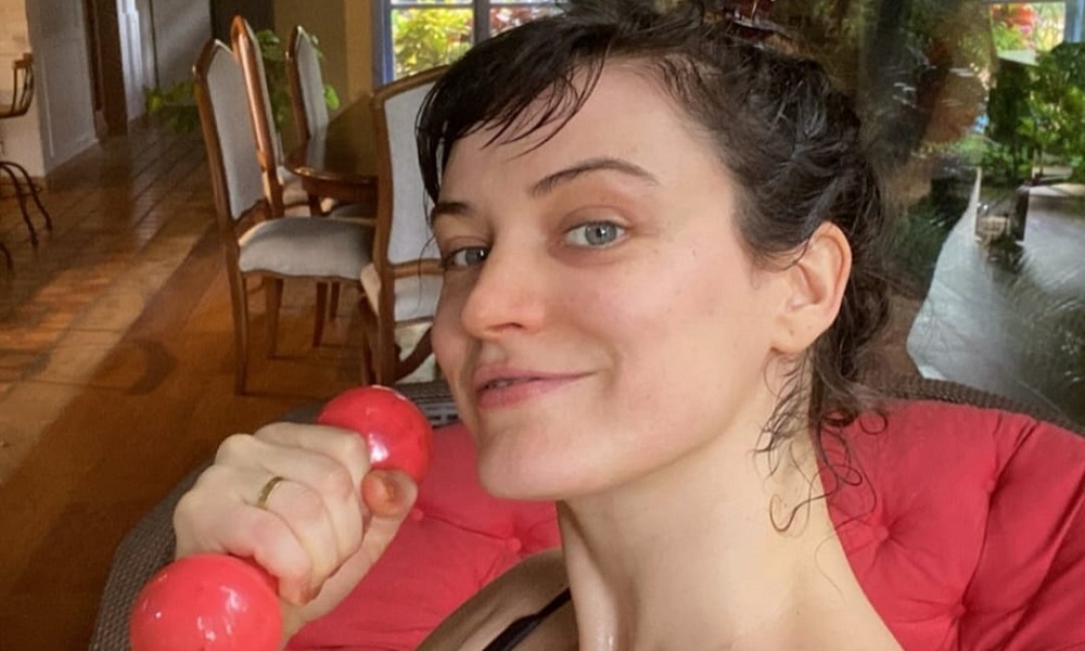 Bianca Bin exibe abdômen definido ao som de Lady Gaga