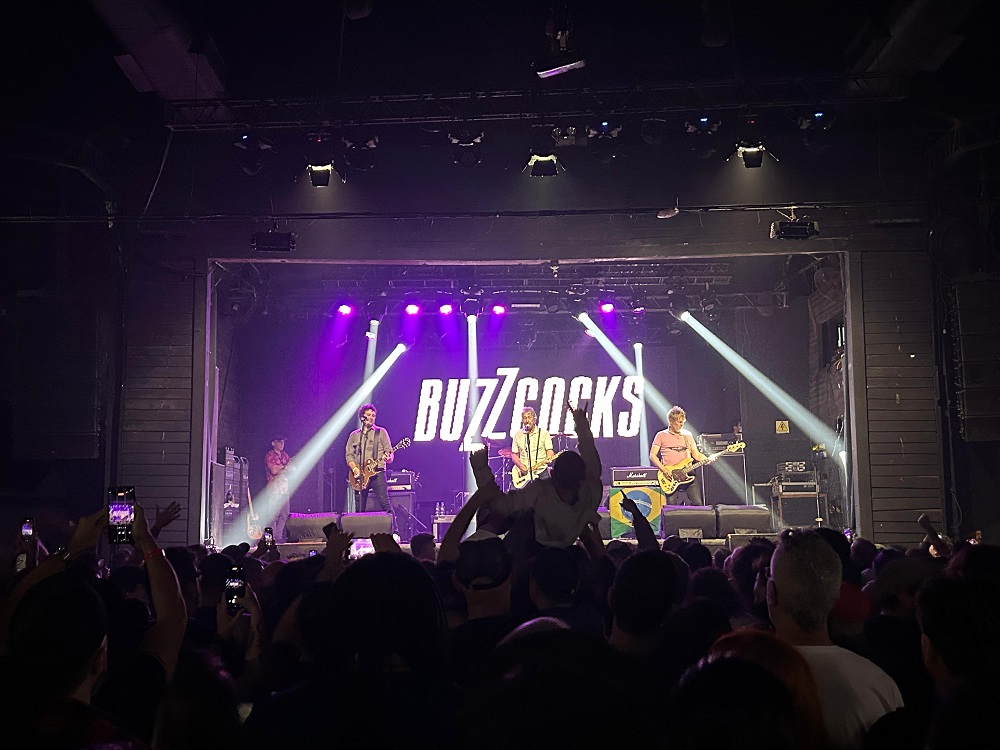 Em show em São Paulo, Buzzcocks mostra que punk não envelhece