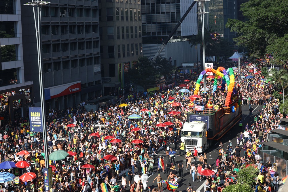 Parada do Orgulho LGBT+ de São Paulo homenageia idosos da comunidade; veja atrações e mudanças no trânsito