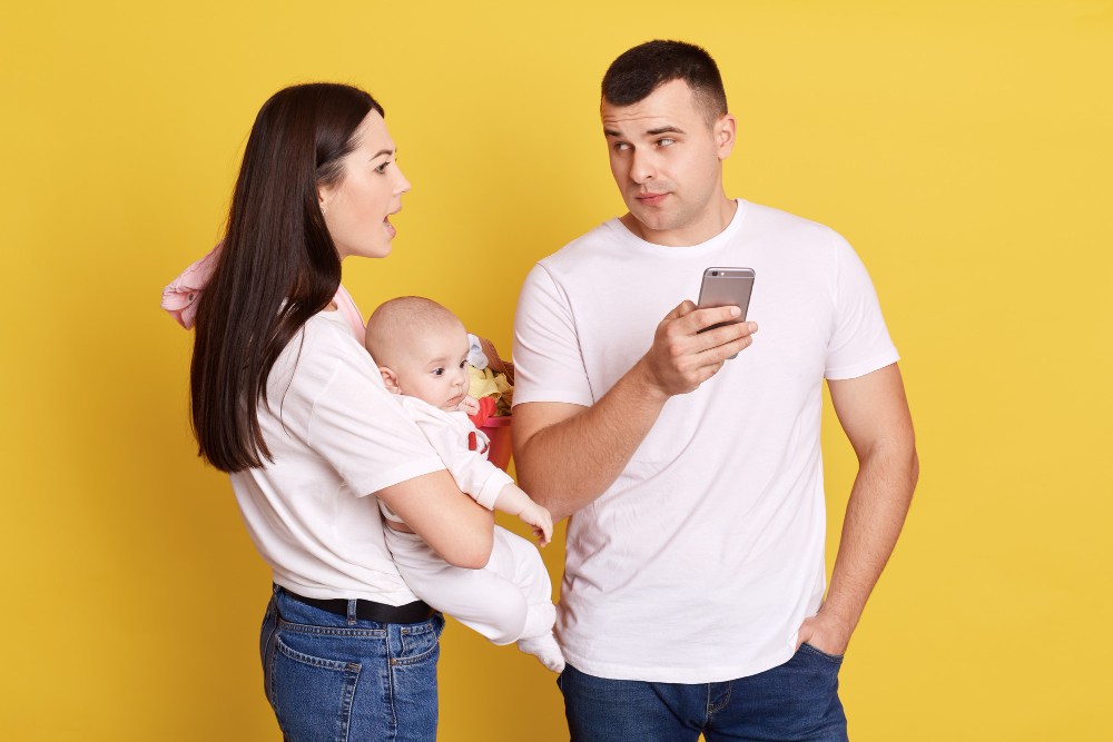 Phubbing parental: quando o celular afasta pais e filhos