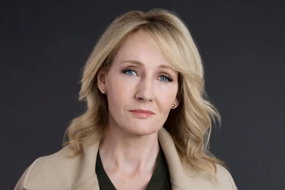 A escritora J.K. Rowling é autora da saga "Harry Potter"