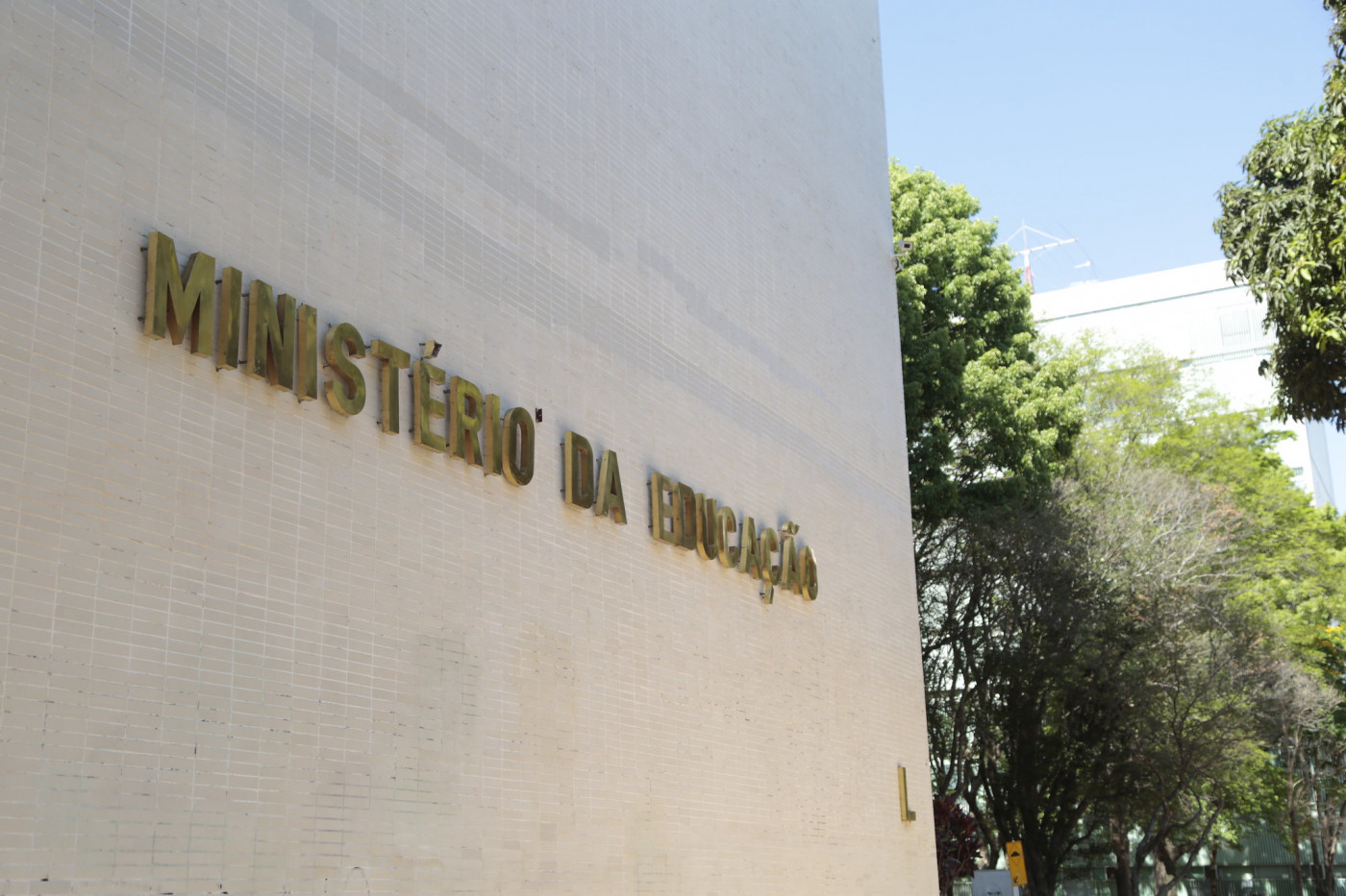 Ensino médio da rede pública melhora e reprovação cai 62% em três anos, aponta MEC