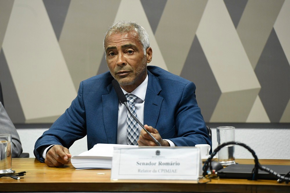 Revolução na arbitragem? Após relatório de Romário, CBF muda modelo de contratação até 2026