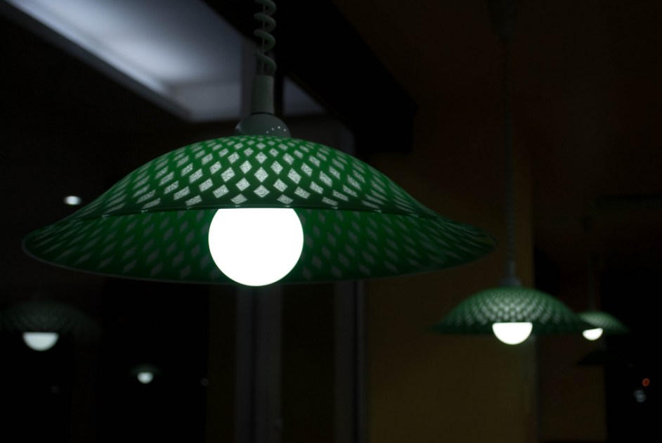 Lâmpada ilumina local