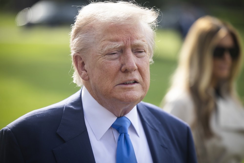 Trump diz aguardar Ucrânia assinar documentos sobre acordo de terras raras