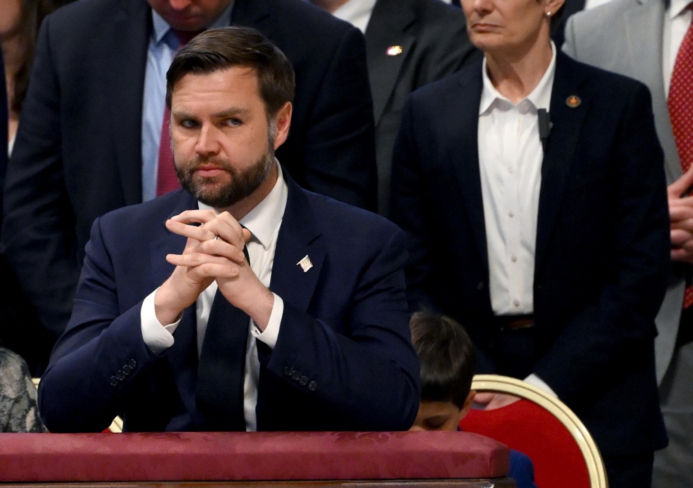 JD Vance diz que negociações criaram ‘boa base’ para acordo definitivo com o Irã