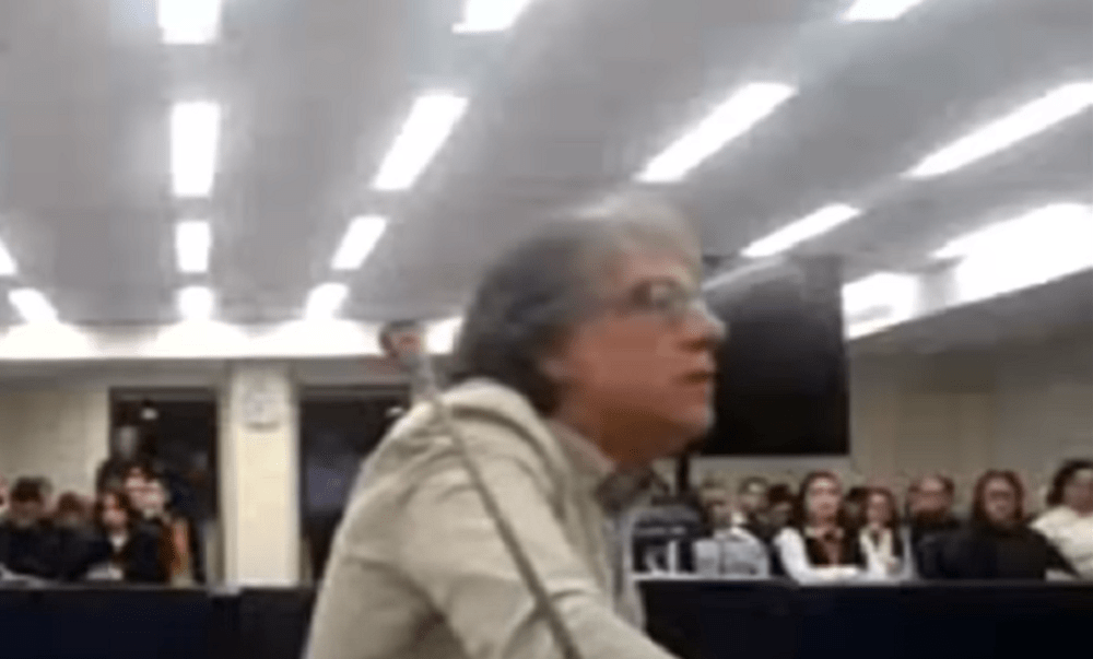 Paulo Cupertino depõe durante o julgamento sobre a morte do ator Rafael Miguel e dos pais dele