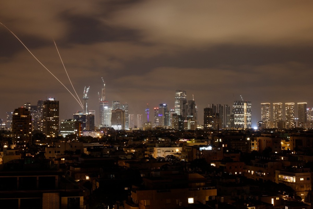 Irã anuncia ataques contra Israel ‘sem interrupção até o amanhecer’