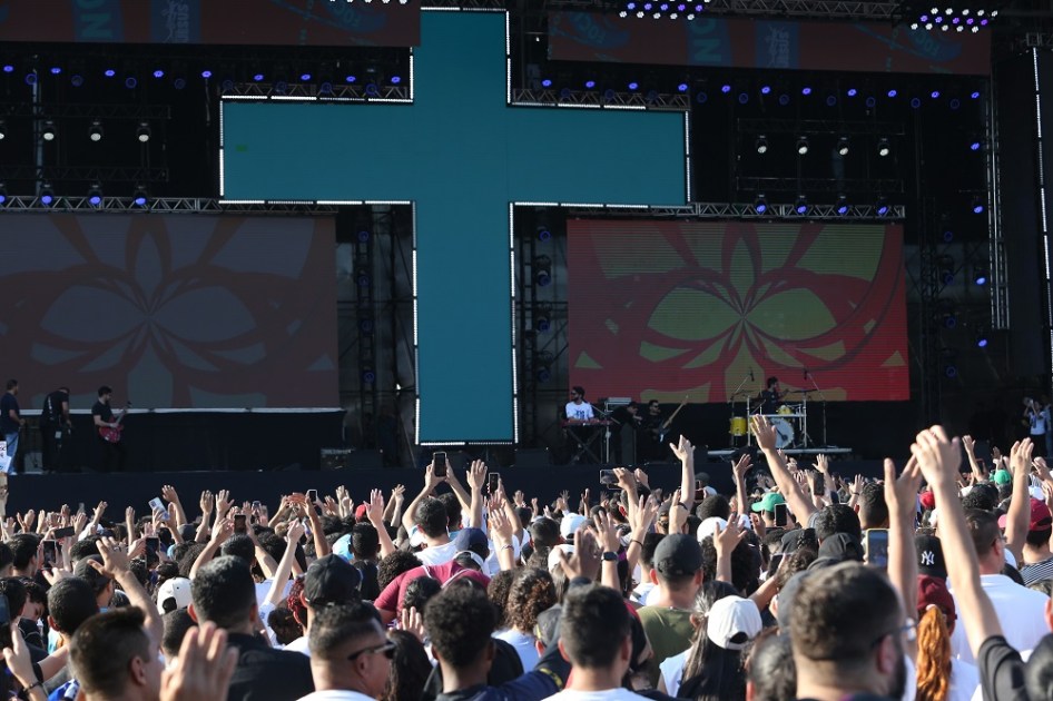 Multidão de fiéis durante a programação da 31ª edição da Marcha para Jesus
