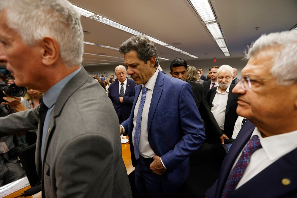 Sessão com Haddad termina em confusão após troca de acusações com Nikolas Ferreira e Carlos Jordy