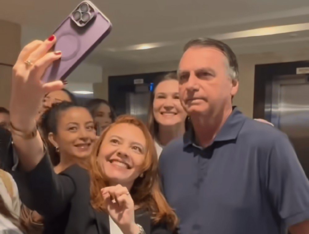 Jair Bolsonaro passa mal, cancela compromissos em Anápolis (GO) e retorna para Brasília