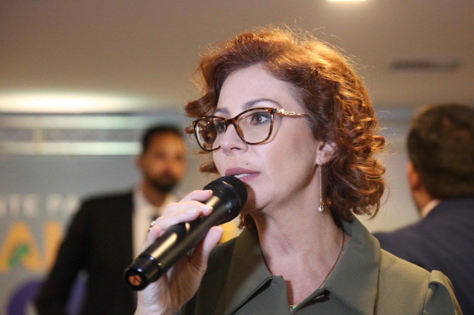 Carla Zambelli em evento de filiação ao PL