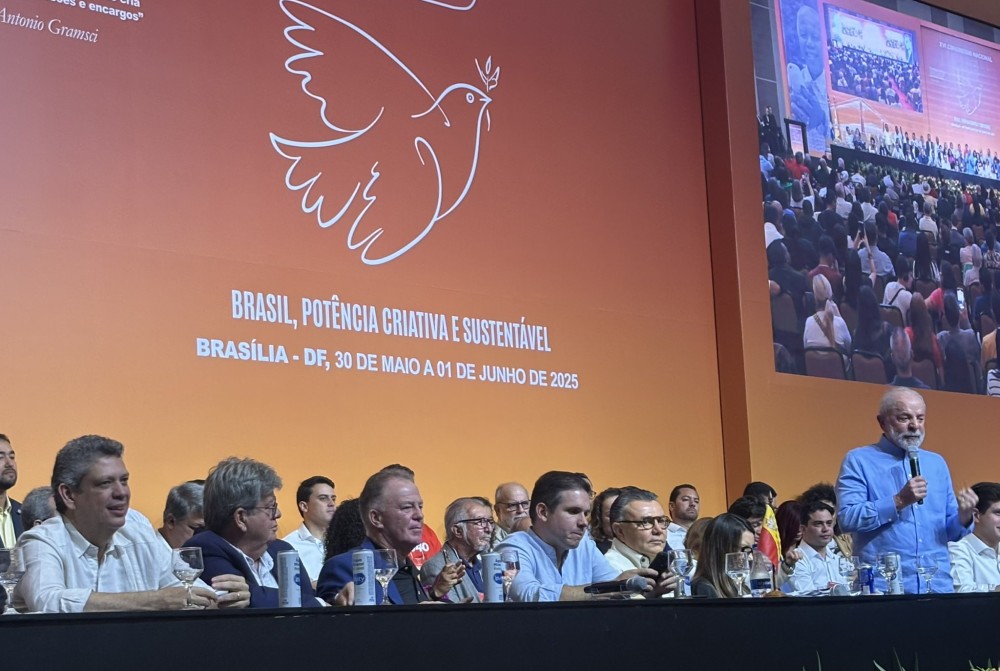 Em meio a impasse sobre o IOF, Lula faz aceno a Hugo Motta durante convenção do PSB: ‘Novidade na política’