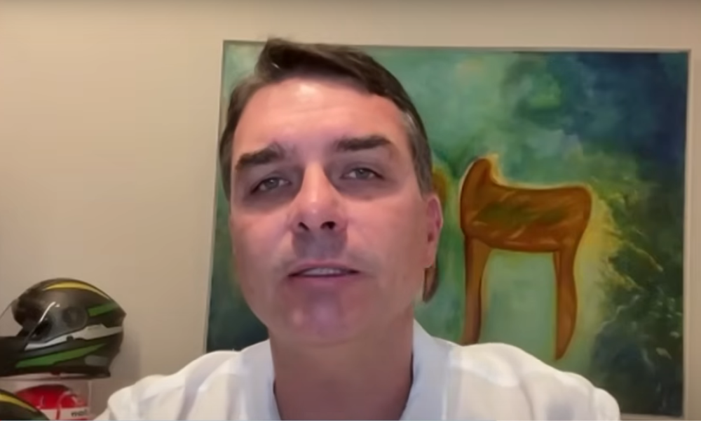 Flávio Bolsonaro: “Conseguimos mostrar a grande perseguição que Bolsonaro e aliados estão sofrendo”