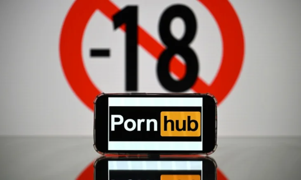 Donos do Pornhub suspendem acesso na França em protesto contra demandas legais