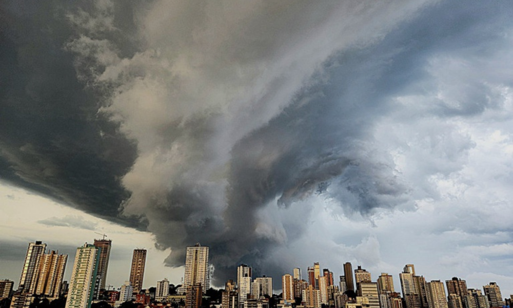 Previsão indica acumulado de chuva acima de 100 milímetros em 24h no sudoeste e sudeste do estado, com grande risco de alagamentos e deslizamentos de encostas. (Foto: Metsul/Divulgação/JC)