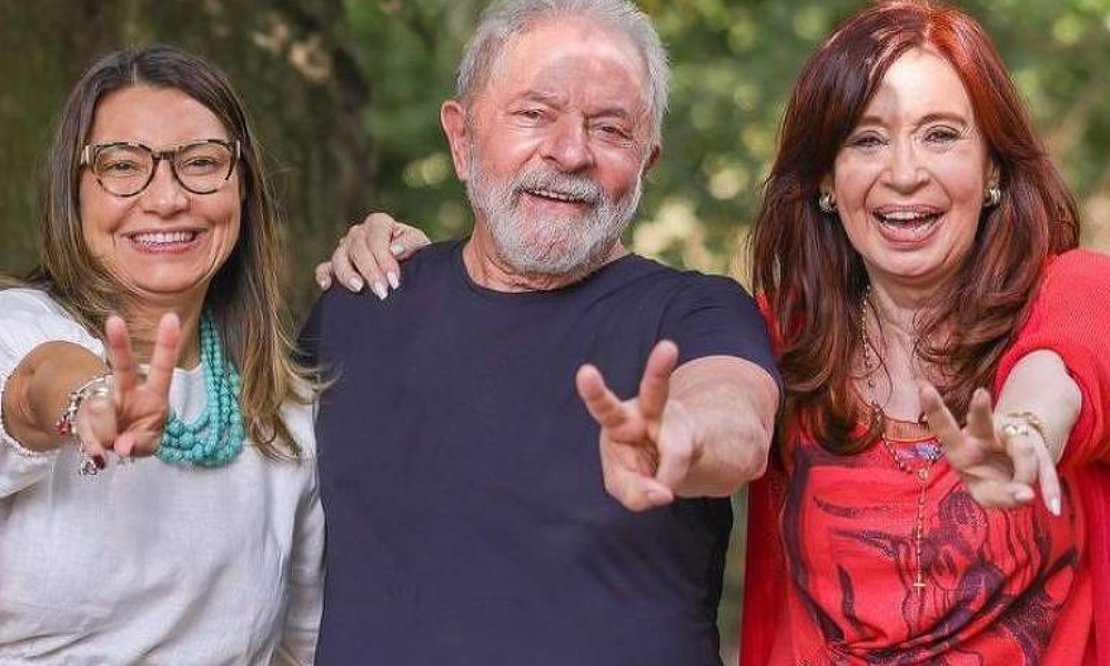 O presidente Lula ao lado da primeira-dama Janja, à esq., e da vice-presidente da Argentina, Cristina Kirchner, em dezembro de 2021 - @lula no Instagram