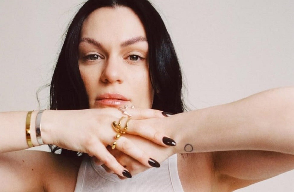 Com câncer, Jessie J revela crise de pânico e diz que um alimento específico ajudou; saiba qual