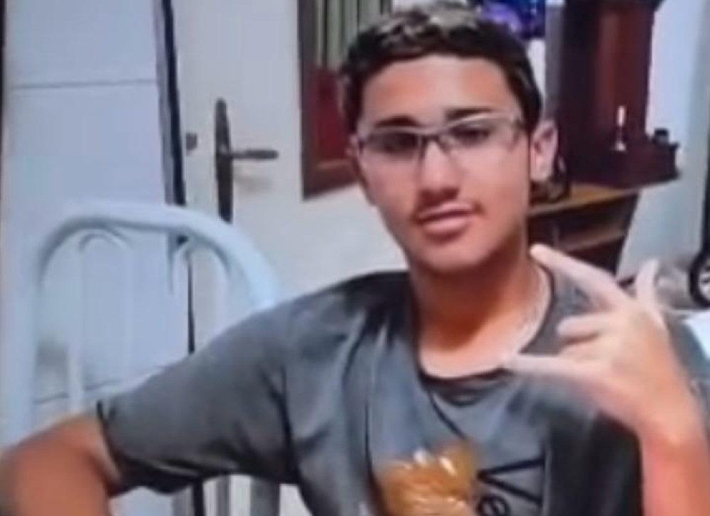 Mototáxi foge de assalto e passageiro morre atropelado por ônibus na Grande São Paulo