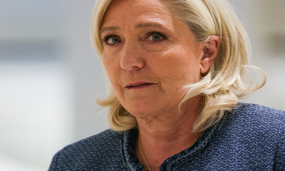 Polícia invade sede de partido de direita de Marine Le Pen na França