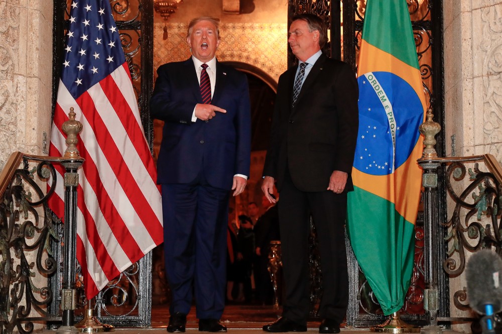 Trump volta a defender Bolsonaro, mas nega que sejam amigos
