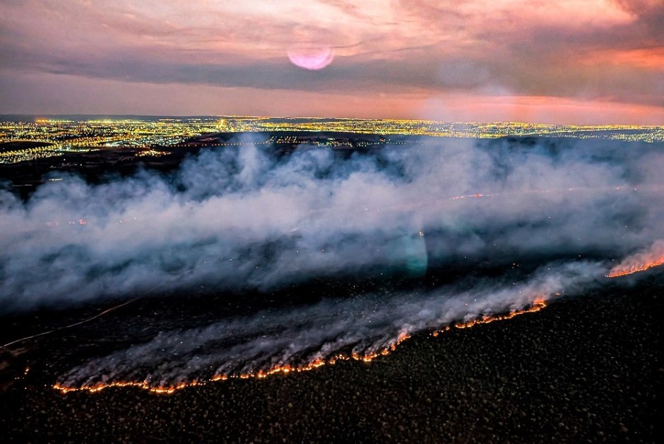 Sobrevoo o Parque Nacional de Brasília, atingido por incêndio