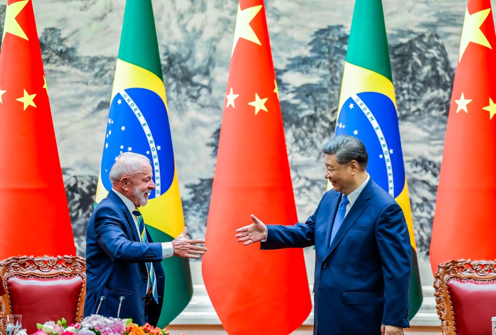 Crise com os Estados Unidos deve deixar o Brasil ainda mais perto da China