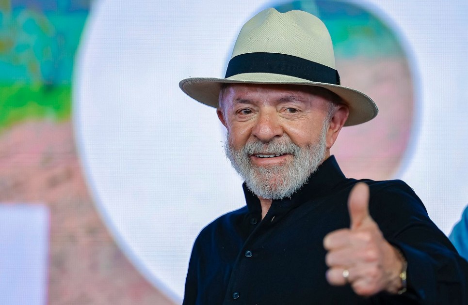 Lula durante a cerimônia de lançamento do Programa Solo Vivo e de entrega de Máquinas Agrícolas, no Assentamento Santo Antônio da Fartura