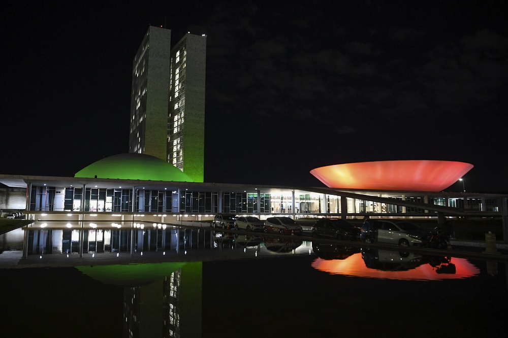 Cúpula do Congresso impede avanço de propostas anti-STF de aliados de Bolsonaro