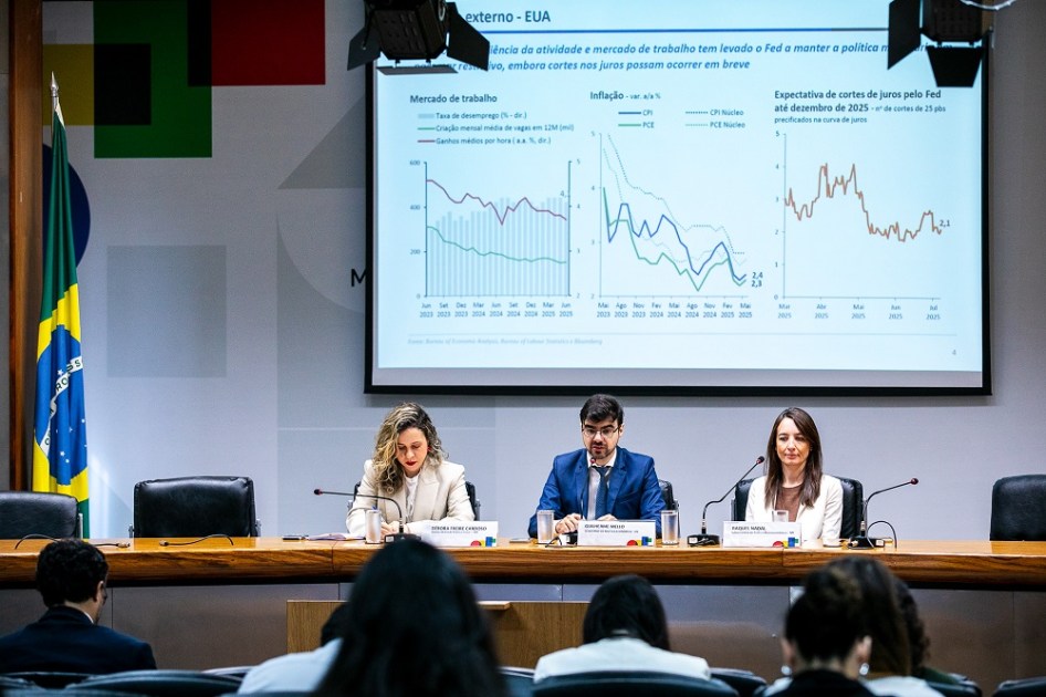 Coletiva do Boletim Macrofisca
