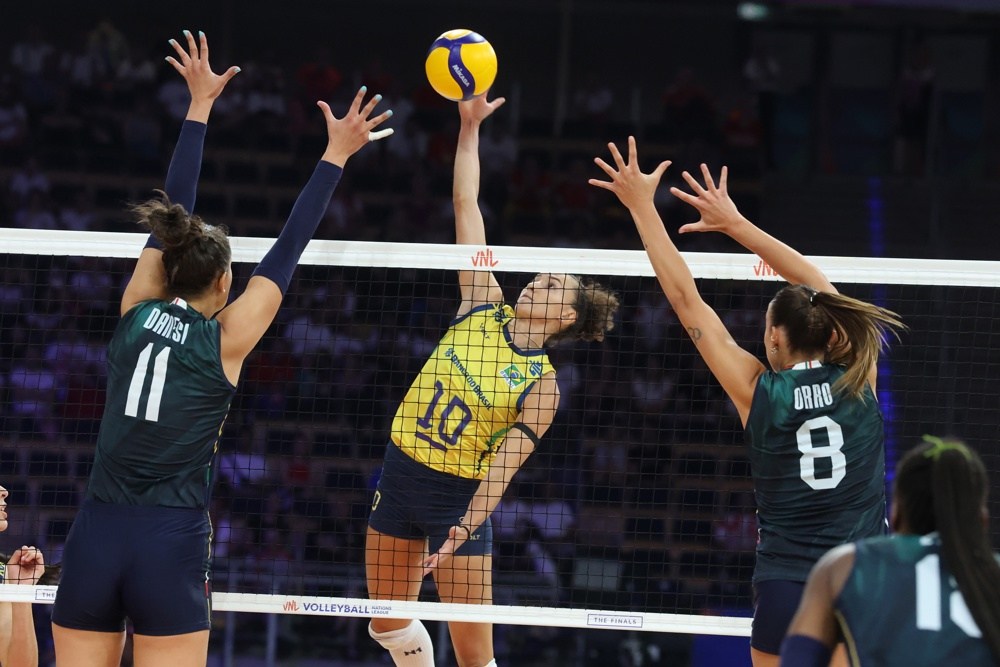 Brasil sai na frente, mas leva virada da Itália na final da Liga das Nações feminina de vôlei