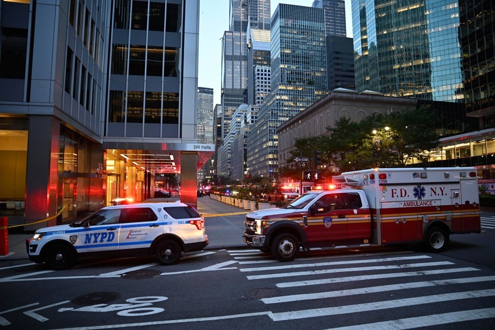 Homem invade prédio em Nova York, mata quatro pessoas e depois comete suicídio