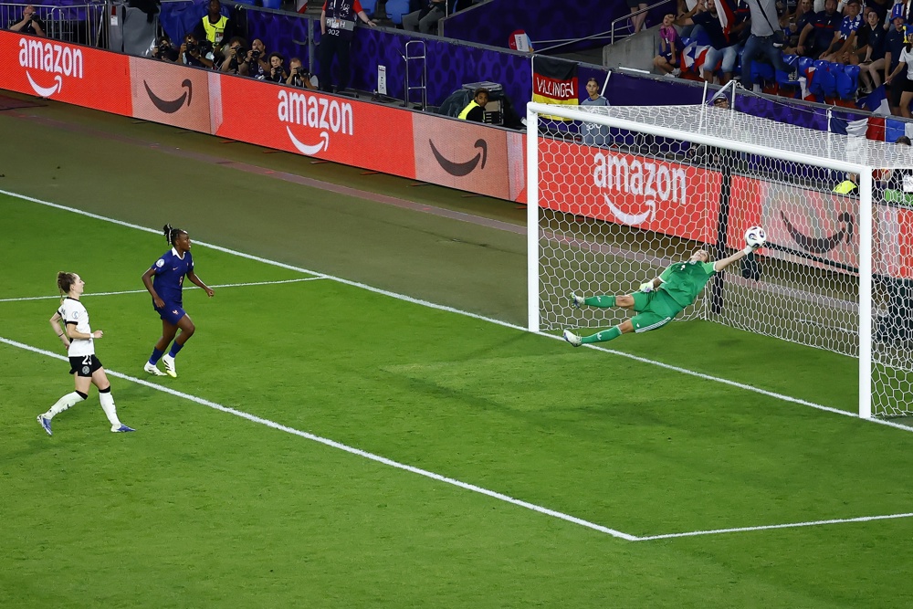 Conheça Ann-Katrin Berger, a goleira alemã que superou o câncer e agora brilha na Eurocopa