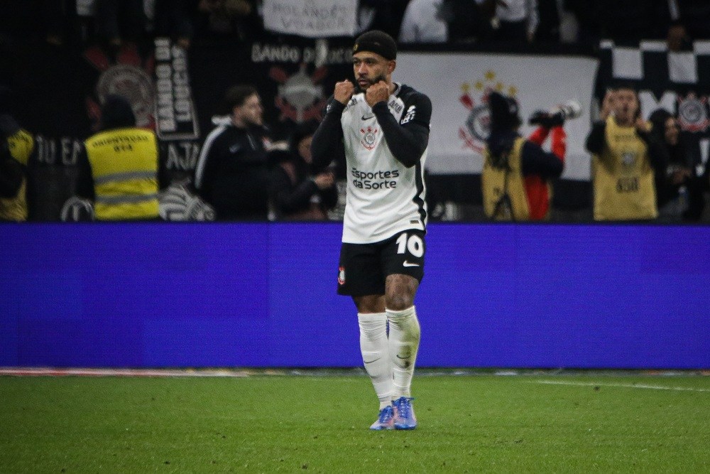 Com gol de Memphis, Corinthians vence Palmeiras por 1 a 0 em casa