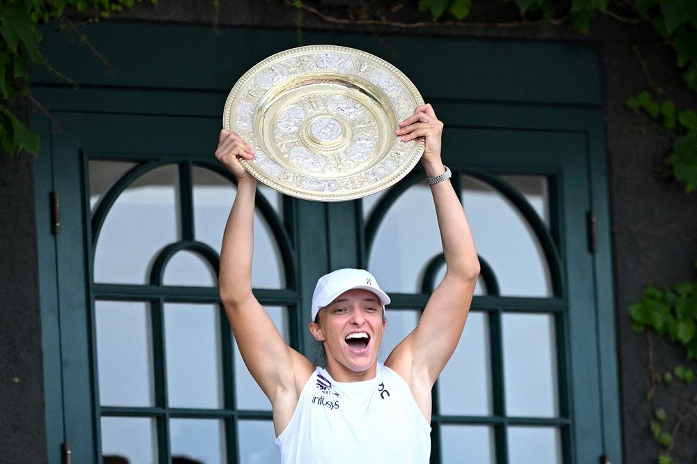 Swiatek arrasa Anisimova com duplo 6/0 e conquista Wimbledon
