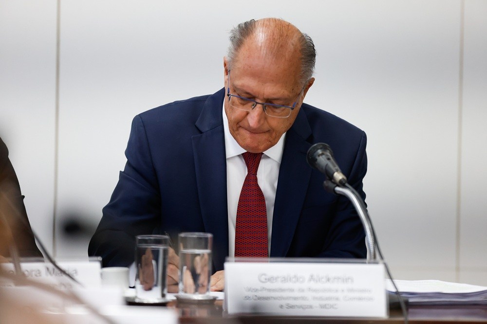 Governo busca flexibilizar o prazo determinado pelos EUA para taxar as exportações brasileiras