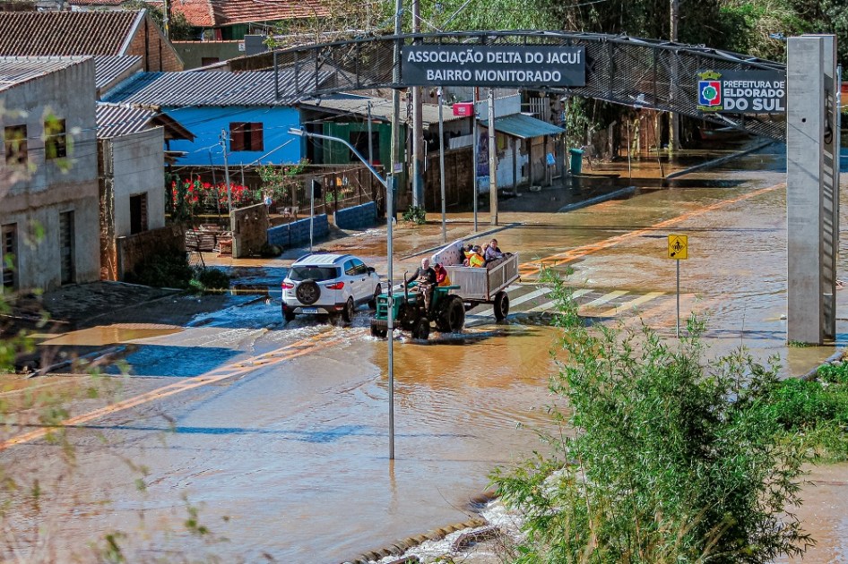 Diversos bairros de Porto Alegre, no Rio Grande do Sul, e em toda a região metropolitana, continuam com áreas de alagamentos
