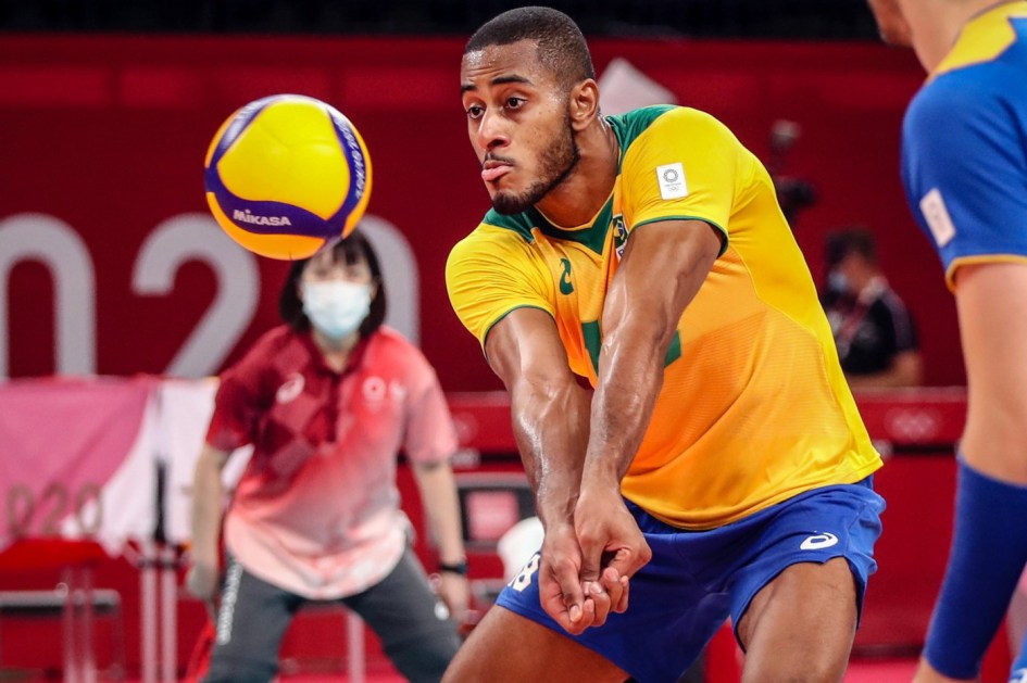 Lucarelli na recepção durante o vôlei