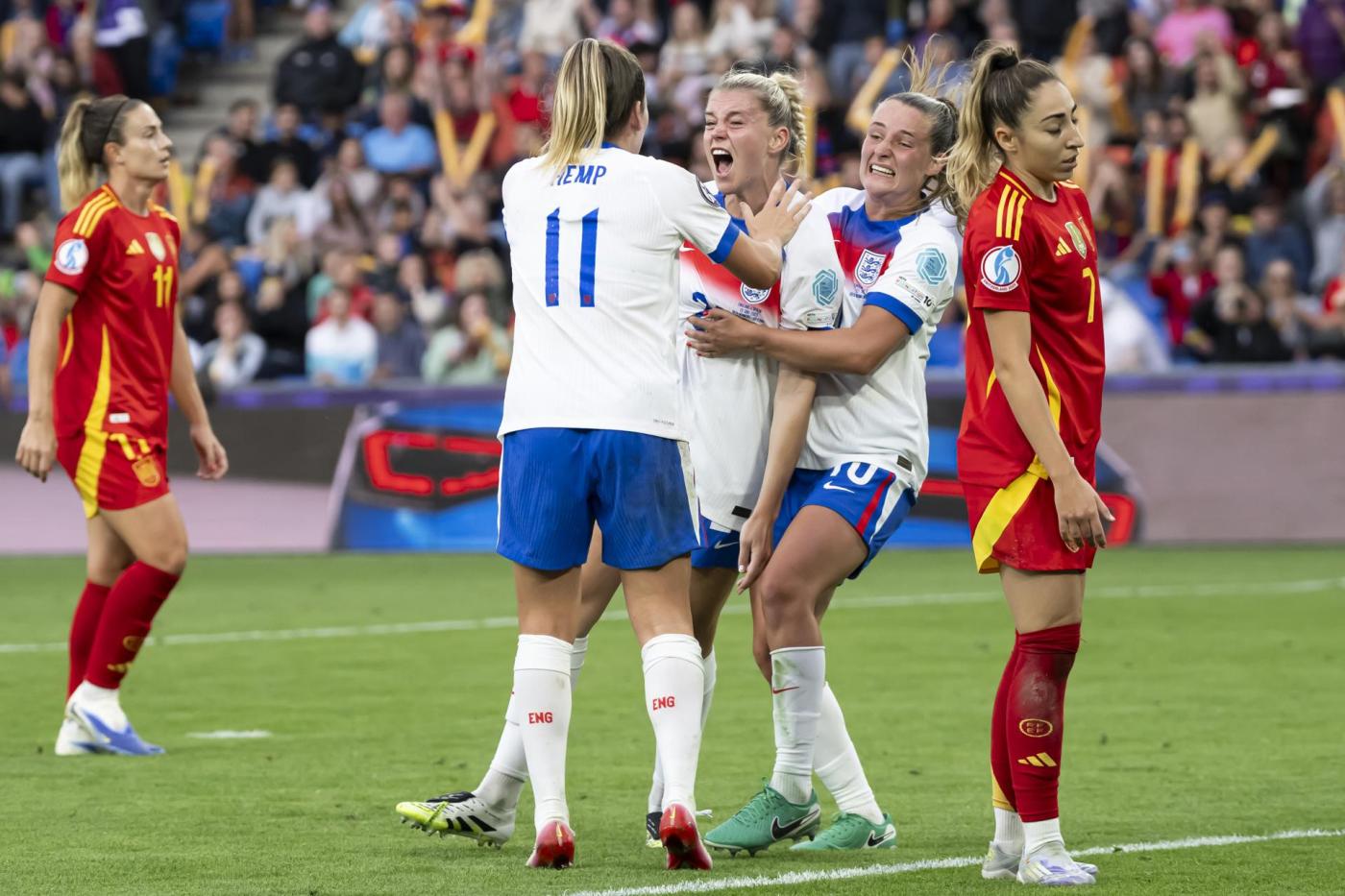 Goleira brilha nos pênaltis, Inglaterra derrota a Espanha e é bicampeã da Eurocopa feminina