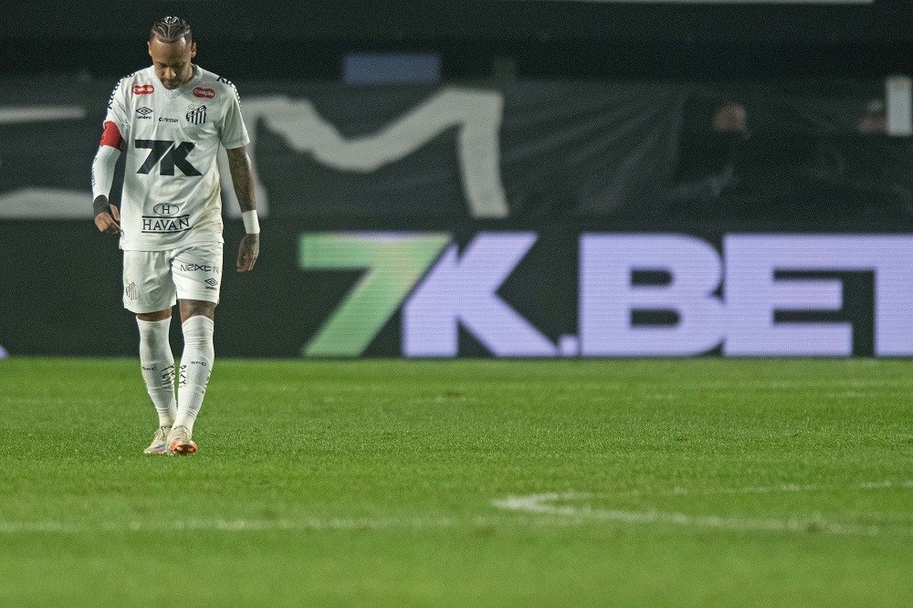 Neymar comemora gol que não existiu no jogo contra o Internacional; veja o lance