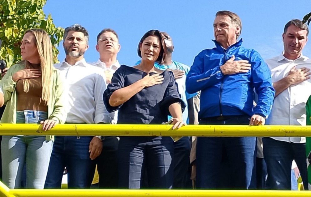 Jair Bolsonaro na motociata com aliados em Brasilia