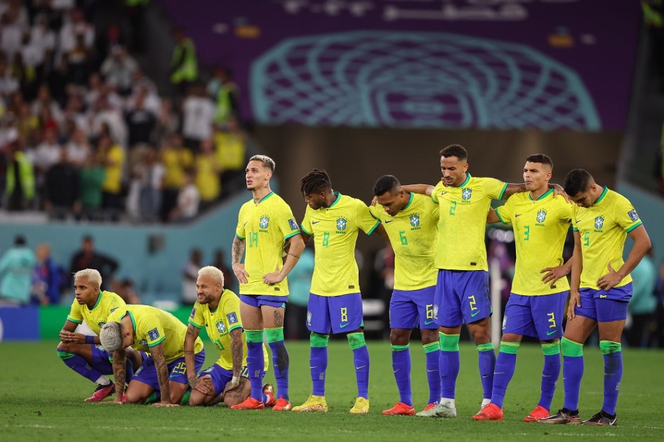 Jogadores do Brasil lado a lado durate cobranças de pênalti