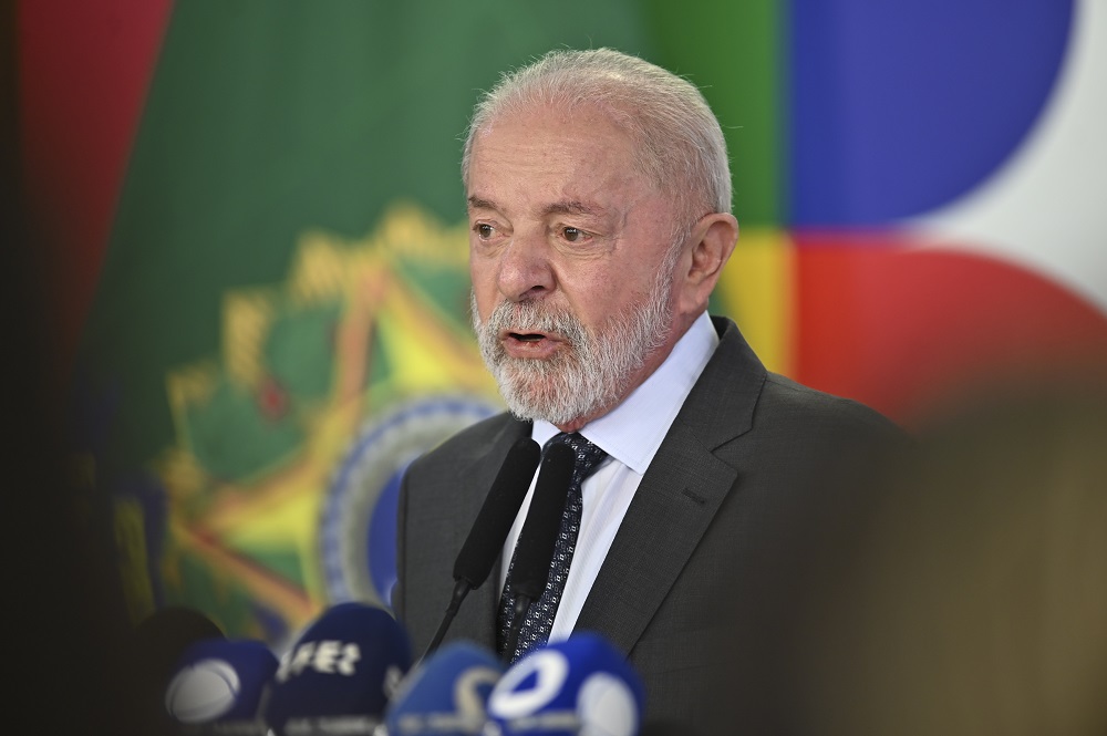 Lula aprova lei que reserva 30% dos cargos administrativos em empresas estatais para mulheres