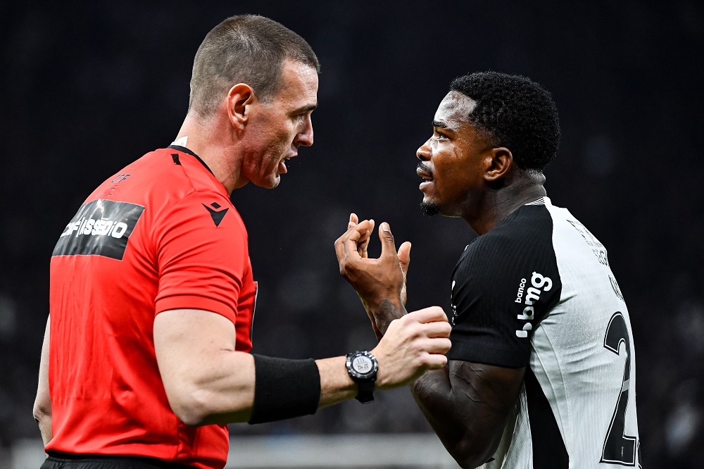 Comitê de Arbitragem da CBF valida pênalti marcado em Corinthians x Bragantino