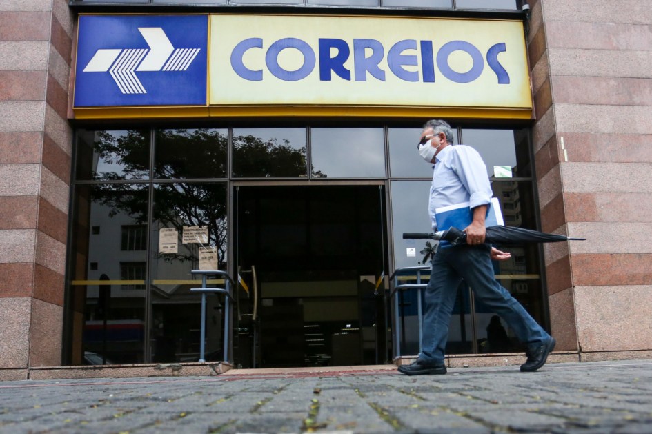 Fachada de uma agência dos Correios