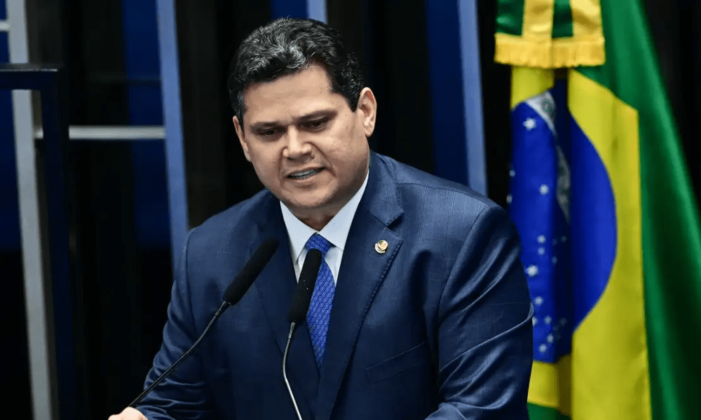 Se relator e agentes concordarem, vou votar MP do frete nesta terça, diz Alcolumbre