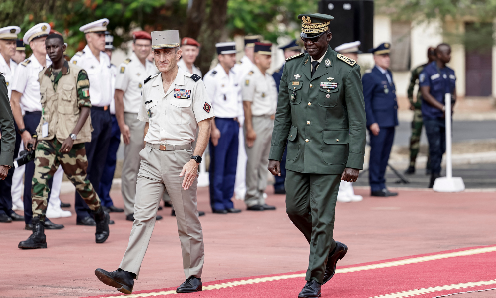Exército francês sai de Senegal e conclui retirada da África Ocidental e Central