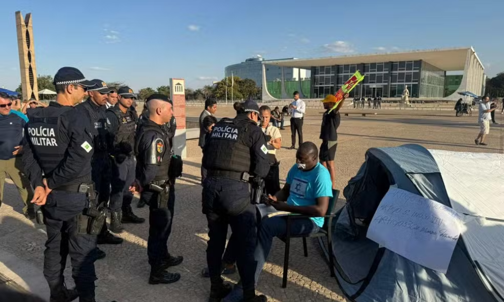 Deputado Helio Lopes quis acampar na Praça dos Três Poders — Foto: Divulgação