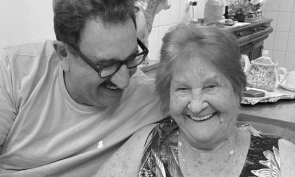 Mãe do apresentador Ratinho morre aos 88 anos