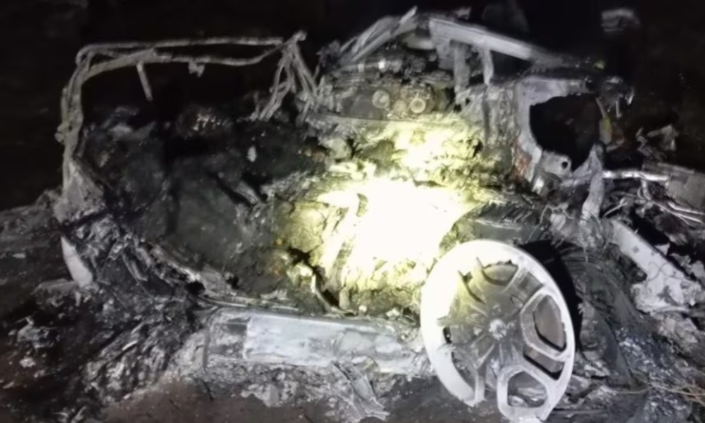 Carro do jogador foi tomado pelas chamas após a batida na Espanha – Foto: Reprodução/AS/ND